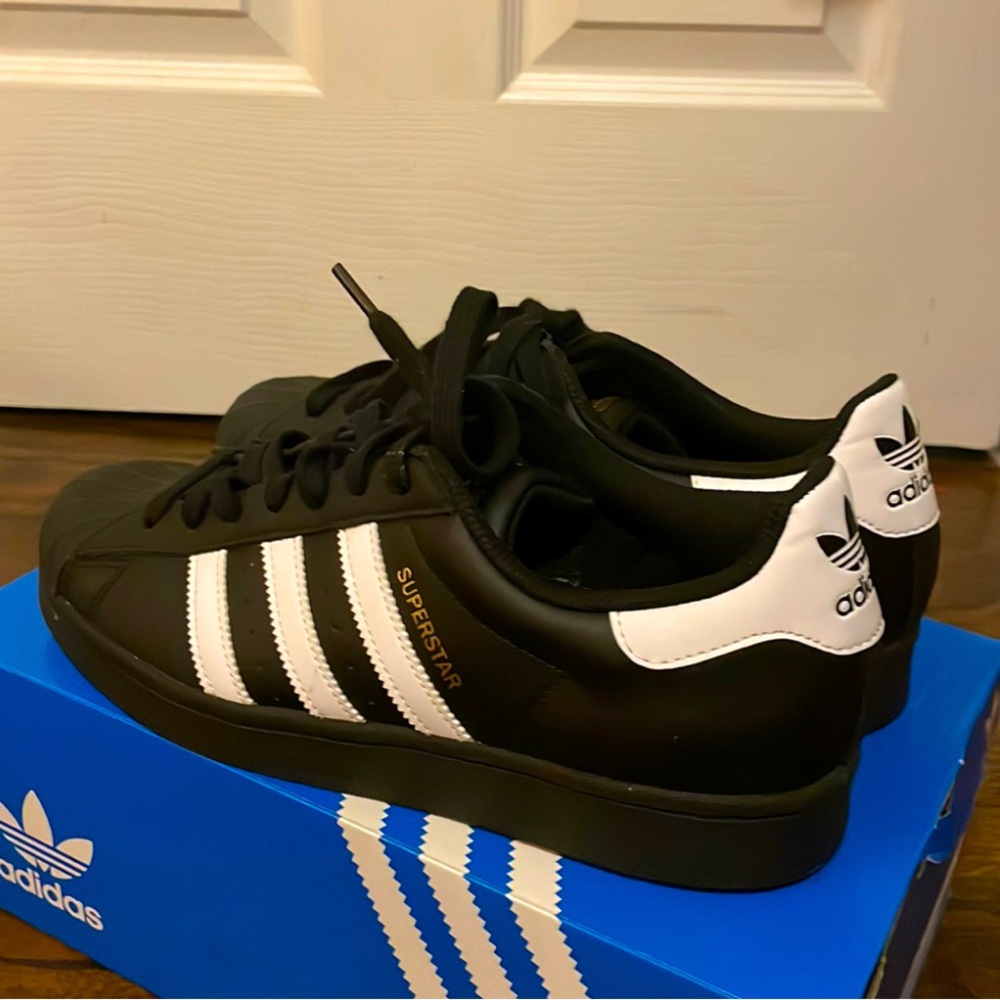 Adidas superstars